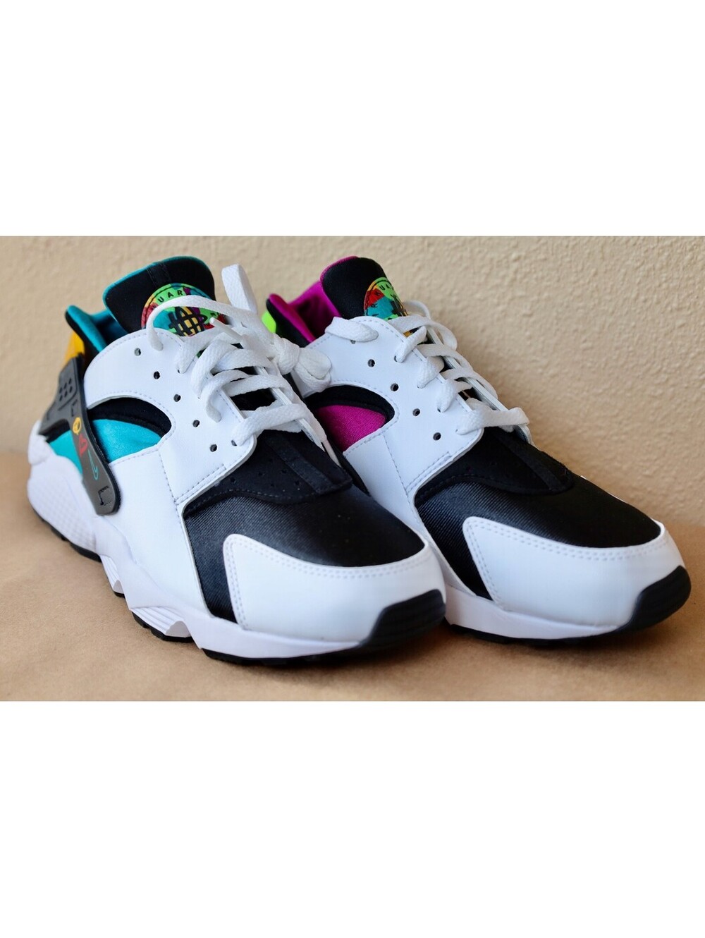 Size 8 - Nike Air Huarache Peace, Love, Swoosh Mens New